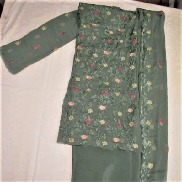 Woman's Unstitched Pakistani Suit - Picture 1 of 4